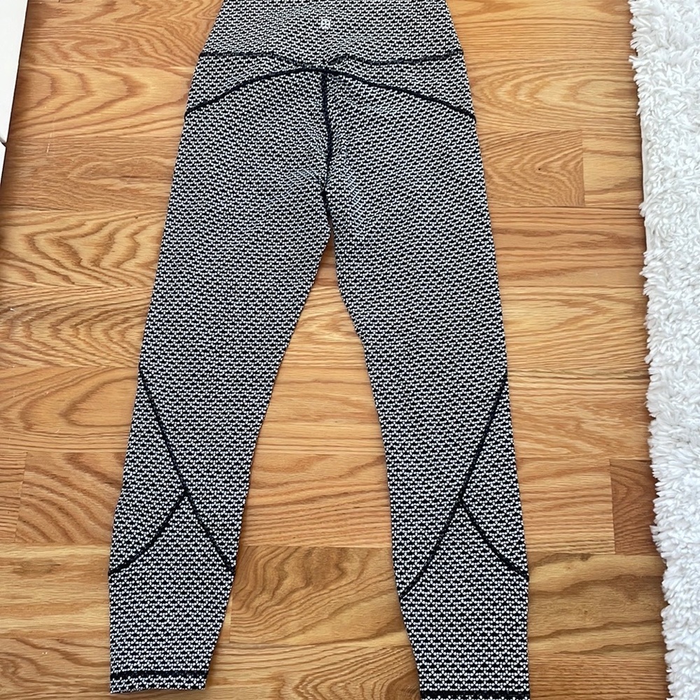 Lululemon Polkadot size 8 28in Leggings.